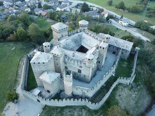 Fenis Castle openairphoto.it