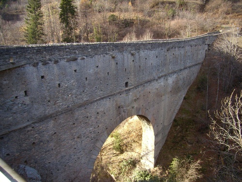 Pont d’Aël -  lo storico ponte-acquedotto romano        